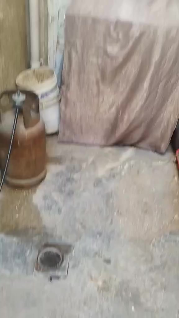 السلام عليكم 75 متر في أم نجم خلفيه الشارع المقابيل حيدر الناب السعر 95 وبي مجال طابقين ونص ***********
