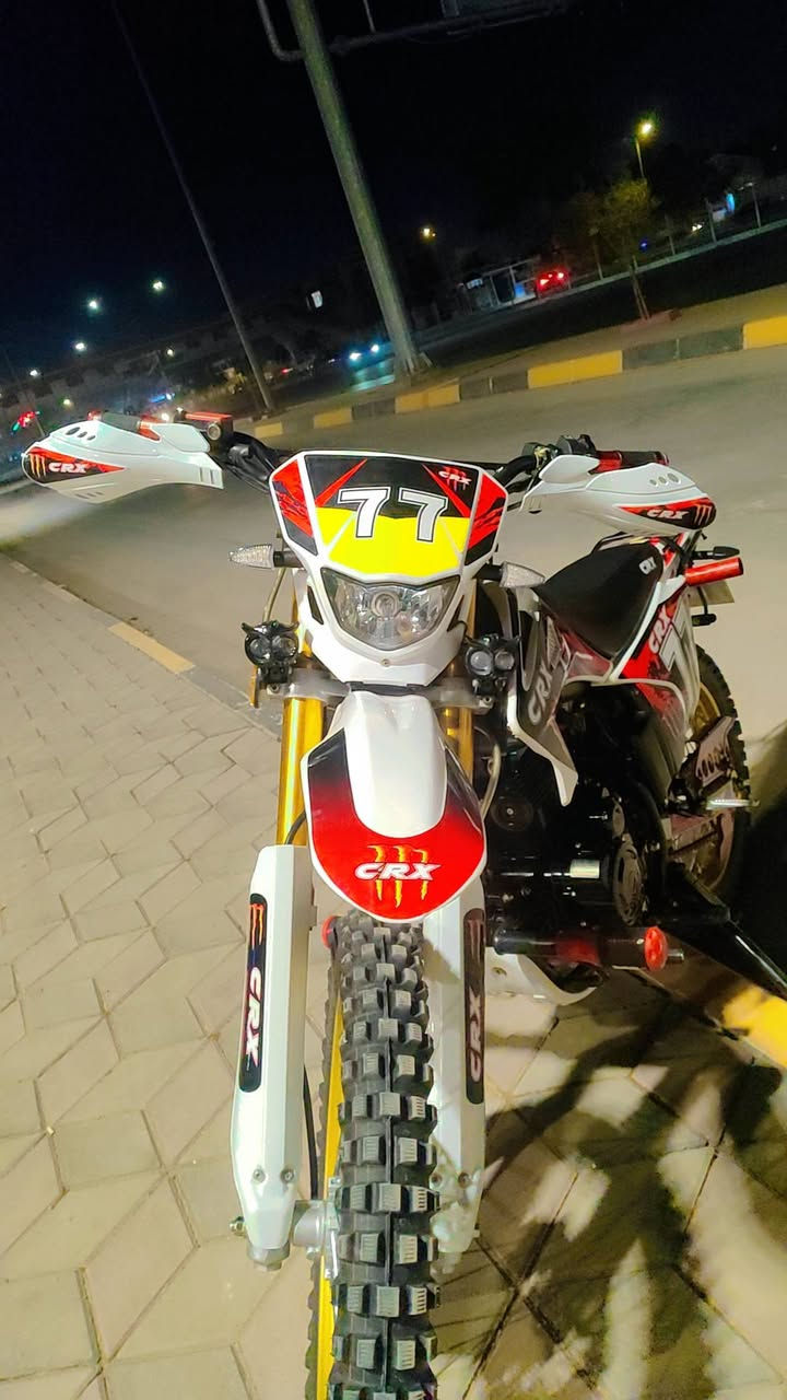 دراجه قفاز موديل 25زيرو محرك 250قبل شهر نزلته من المعرض يعني ربع مذب عليه واني ضايفله تعديلات هم سعره 1550 ولميعجبه ليعلق رجائن رقم ***********
