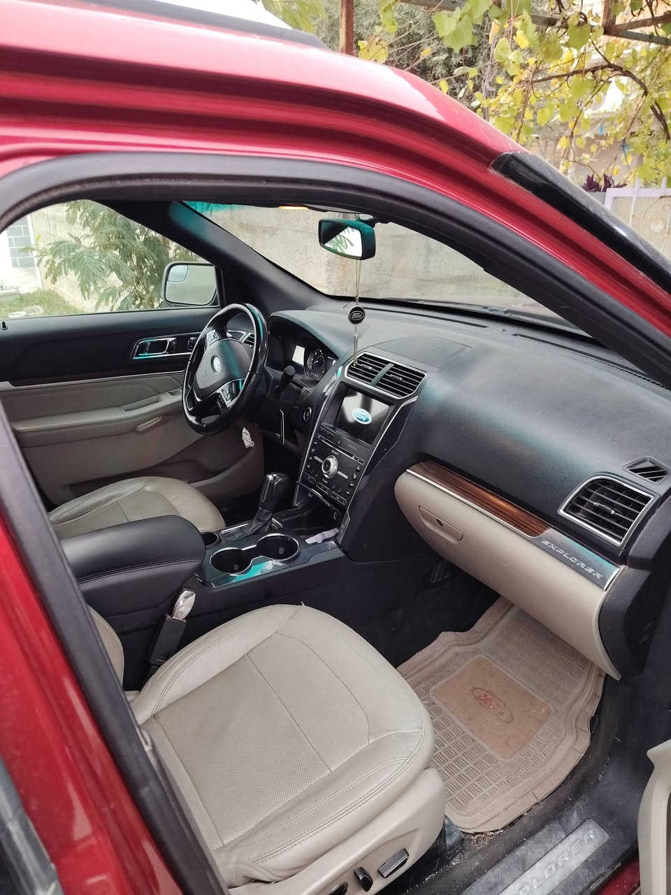 فورد اكس بلور وارد كندي موديل 2019 محرك 6سلندر موصفات لمتت تو ويل مو فور ويل بسمي اسنوية سبع مقاعد اسيارة فول موصفات عدة فتحت سقف كير محرك كهربائيات صدر كله نظيف وبشرط سعر 160بي مجال استفسار على***********
