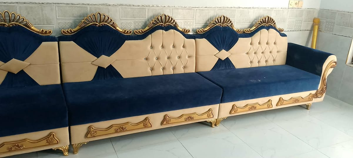 تخم ديوان للبيع نضيف تفصال مستعمل شي قليل القياس 8متر السعر 450 بي مجال الرقم ***********
