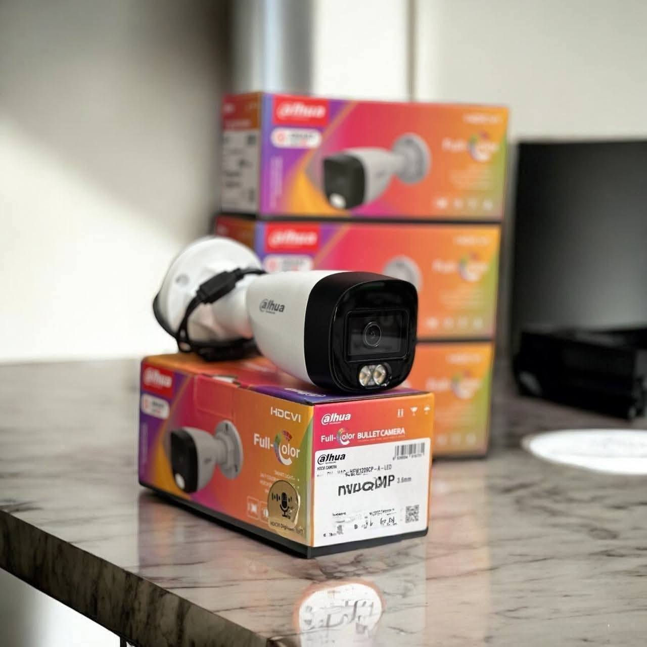 #يوجد_توصيل_جميع_المحافظات
#الميزة_المواصفات
#تم تصيب كاميرات دهوا اصلي صوت وصورة لاحد البيوت في حي العسكري
#العلامة_التجارية_Dahua
رقم الطراز HAC-HFW1200TLMP-IL-A
حساس الصورة حساس CMOS بدقة 2MP كامل الألوان
الدقة 1920 × 1080 (2MP)
العدسة عدسة ثابتة (3.6 مم)
الرؤية الليلية رؤية ملونة بالكامل مع فلاش LED مزدوج
الصوت ميكروفون مدمج
النقل محوري (HDCVI)
تصنيف مقاومة الطقس IP67
مصدر الطاقة 12V DC
درجة حرارة التشغيل -40°C إلى 60°C
الأبعاد 70 مم × 180 مم × 70 مم
الوزن تقريبًا 450 غ
التركيب مثبت على الجدار أو السقف
#يوجد تنصيب وفحص اعطال الكامرة وكامرات مراقبة جملة ومفرد يوجد كل مايخص الكامرات المراقبة بأنسب الاسعار 
راسل الصفحة او الاتصال والاستفسار عن طريق الواتساب 
***********
