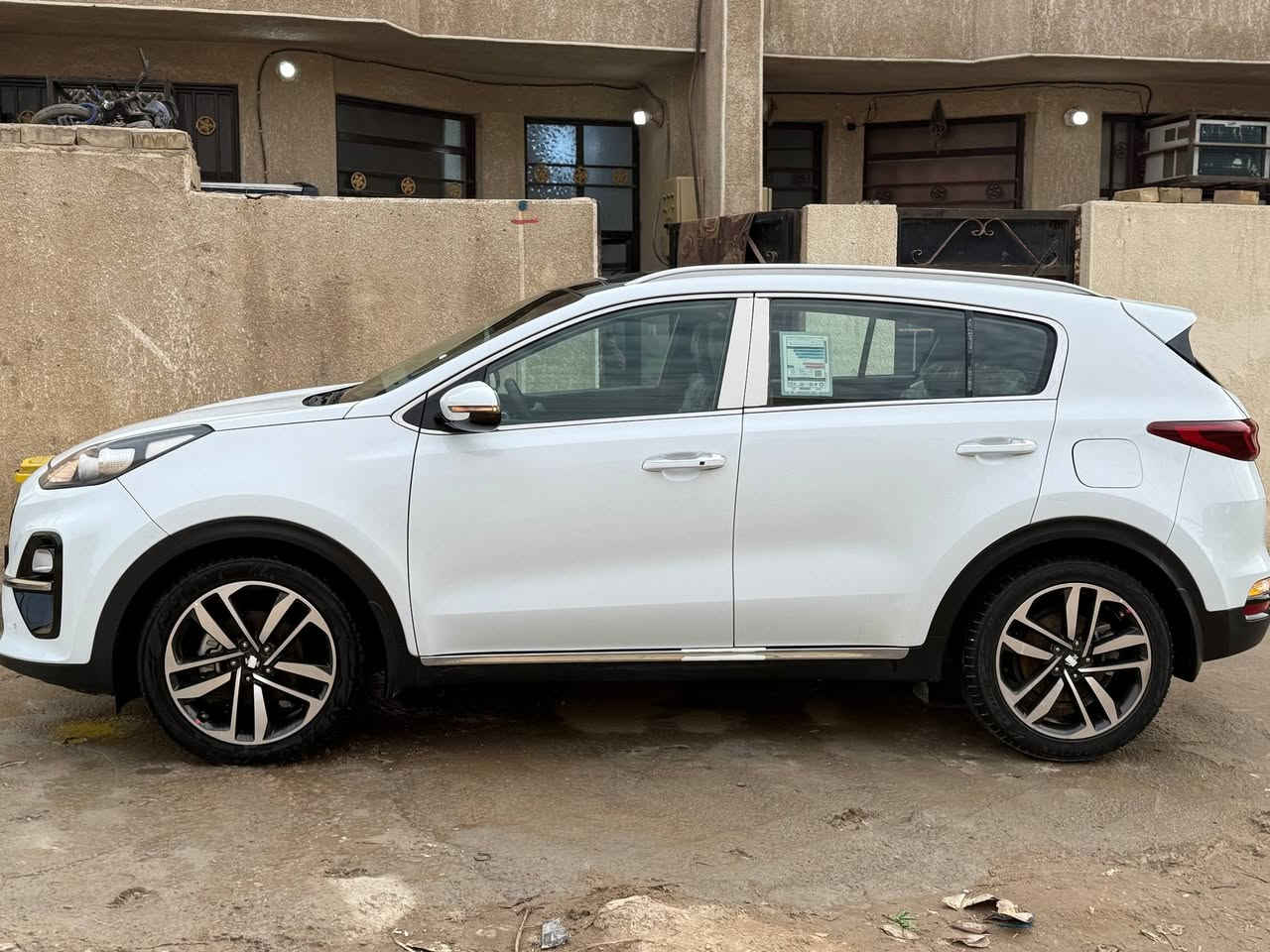 السلام عليكم
سبورتج 19 
مواصفات
حساسات/ اشاير ترحيب / مري شفط/ بونراما /
سائد بريك دكمه / اوتو هولد / بصمه / كراسي كهرباء /
سياره ماشيه 54 شرط دكت جرس على 120 
سياره مكفوله من كلشي كفاله 
سعر 210 رقم وهزه جديد تحويل ثاني يوم 
بغداد رقم الهاتف ***********
