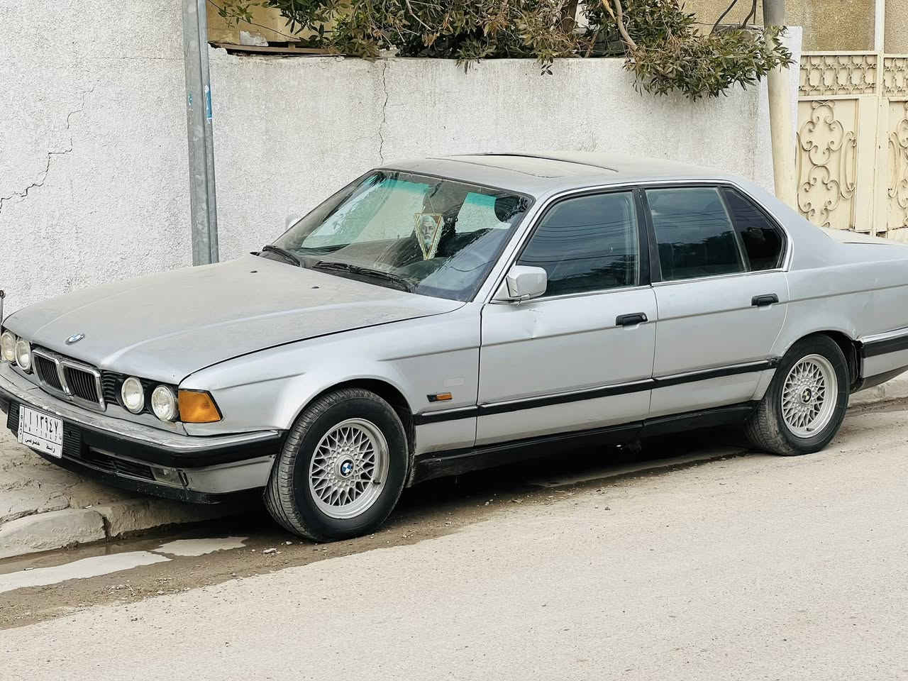 السلام عليكم للبيع BMW موديل 1991 اصل محرك 6 مفتوح تخم تاير جديد صدر جديد دوشمه جديده كفاله كير محرك تبريد ثلج كهربائيات كلهن شرط  تحكم كشنات كهرباء 
تدفئه كشنات سنتر لك سياره بيهة مواصفات متروكه شرط التحويل السعر 40 المكان بغداد الدوره الرقم ***********
