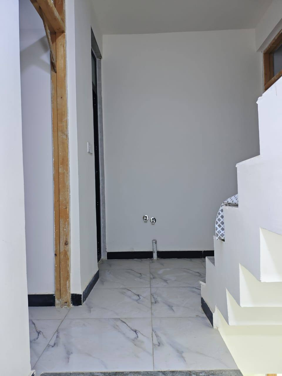 مشتمل مساحة 50 متر للبيع  العنوان بغداد منطقة الدوانم نهاية الشرطة الخامسة يحتوي المشتمل على 2 غرف نوم وصالة ومطبخ وخدمات نوع السند زراعي 25 اصولي مكاتبة مع صاحب السند مباشر السعر 65 مليون وبي مجال الاستفسار اتصل على هاذا رقم او ادخل خاص 
***********2
