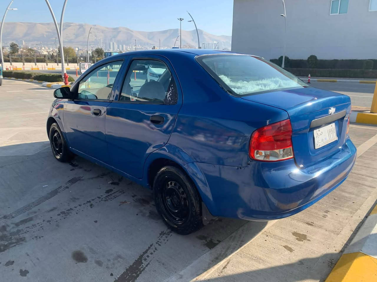 ئەڤیۆ ٢٠٠٤
سعر ٣١ گەڵا کەمێ مەجال
سەنەوی کرکوک بەشەرتی ئەوەی موس و بڕاوە نەبێت و ماڵی کەس نەبێ
دەعمو لێدراوی نییە 
کامل بۆیاخە لەسەر ساغی
گێڕ ئۆتۆماتیک 
چوار تایە و ویلی تازە
گێڕ و مەکینە بەشەرت 
بوخاری نییە 
تەقە و ڕەقەی نییە  
بێ مەسرەفە
گەرمی مەزبوت
سەیارەیەکی ڕێک و پێکە

شوێن سلێمانی گۆڕینەوە ناکەم 
*********** السليمانية, العراق
