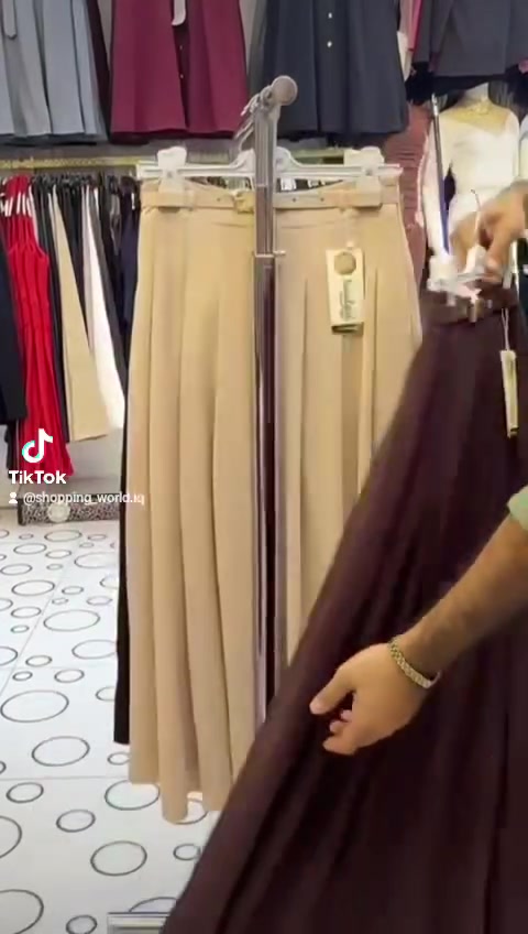 السلام عليكم 

لكل محبات الستايل الراقي والناعم.. وصلنا هذا الموديل الجديد من التنورة الماكسي الكسرات باالوان متعددة 
سعر القطعة مع التوصيل 28 الف 
#الجميع


**إذا كنت صاحب هذا الإعلان وتريد حذفه لأي سبب، رجاءا أرسل رسالة إلى الدعم الفني**
