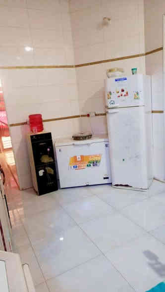 السلام عليكم
بيت للبيع في حي الصحفين المساحة الكلية 125م واجهة 5م والنزال 25 م
بناء ٢٠٢٤ طابقين بناء طابوك البيت مطلوب إسكان
المنطقة مخدوم ماء كهرباء ومجاري وحاليا جاي يشتغلون ماء جديد ٣٧ مليون للإسكان
تدفع ١٩٢ الف
للاستفسار الاتصال على الأرقام التالية
***********
***********
