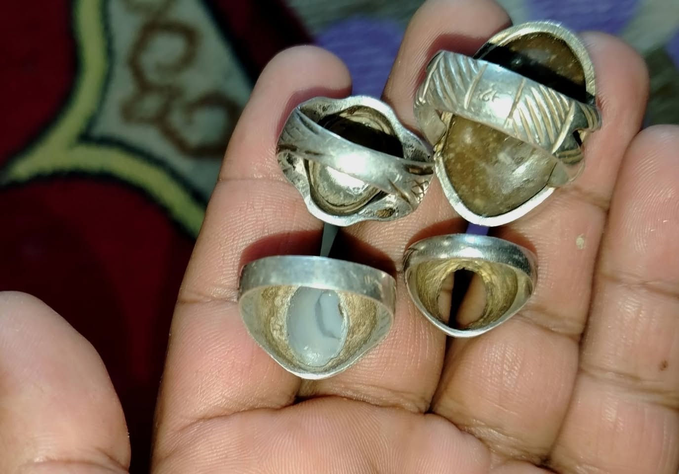 يالله
4 خواتم قديم واحد دودي خشن احمر معطف وثنين سليماني قديمات صياغه وسط مع قالب صغير 4 غرام شلع اب 160 الف


**إذا كنت صاحب هذا الإعلان وتريد حذفه لأي سبب، رجاءا أرسل رسالة إلى الدعم الفني**