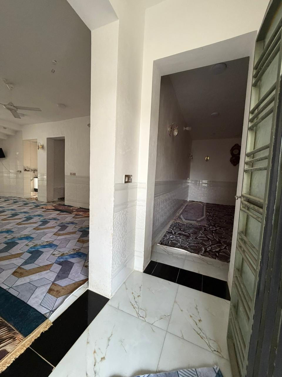 السعر 👈 (( 255 )) مليون مع المجال
السلام عليكم متابعين اليوم نعرضلكم دونم مع دار بناء حديث درجه اولى يحتوي ع غرفتين نوم مع استقبال وصاله كبيره وستقبال ومطبخ ومجمع صحيات داخليه وخارجيه اما الارض تحتوي ع عدد من النخيل حدود 40 نخله كوله نشو خدمات متوفره بالكامل ماء اساله ماء سقي العنوان كربلاء من قطقة الابراهيميه تبعد عن مركز المدينه حدود 9 كيلو  للأستفسار اكثر 
الاتصال بالرقام المذكوره 
***********
***********
@الجميع
