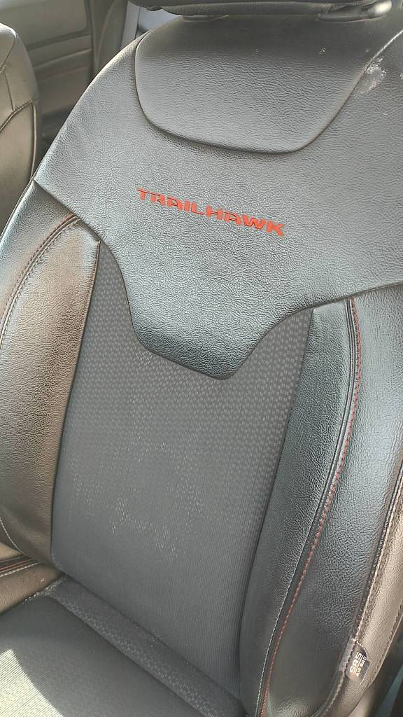 مواصفات تريل هوك 2022
       محرك 4 اسطوانات 2.4 المرغوب
1-تحكم ستيرن وتحديد سرعة 
2- رادارات تحديد مسار
3-كشن جلد وهيتر
4- تحديد سرعة
5- ستيرت هيتر
• تحتوي على عدة انظمة قيادة 
• بصمة تشغيل 
• بصمة ابواب
• هاند بريك دكمة
• كاميرا 
• شاشة ديجتال
• نوع المقاعد : جلد 
• حساسات .
• رادارات(امامي.خلفي.جانبي)
• تحكم ستيرن 
• توقف امان ذاتي 
• مثبت سرعة
• قيادة تفاعلية (يعني بحالة التفعيل تمشي السيارة على اساس سرعة السيارات الموجودة في الشارع)
• تحديد مسار
• السيارة بدون صبغ وبدون ايرباك
• السعر 170 رقم دهوك
• هاتف *********** سميل, دهوك
