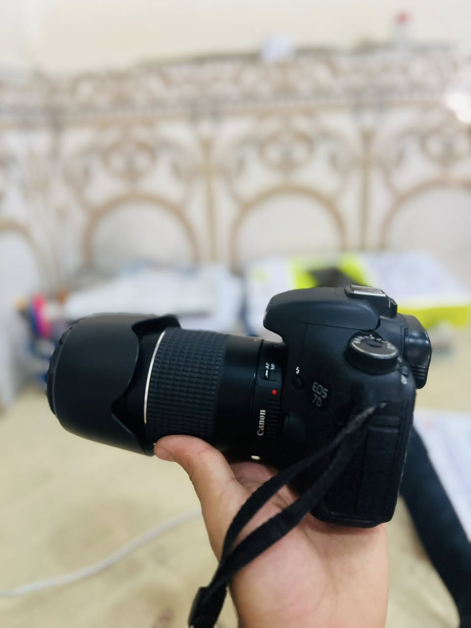 للبيع كاميرا كانون Canon EOS 7D
كاميرا Canon EOS 7D بحالة ممتازة جداً، جاهزة للاستخدام مباشرة.
تجي ويا عدسة 75-300 الأصلية + جنطة + رام + بطارية + توصالة نقل صور للموبايل.
مناسبة للتصوير الاحترافي، البورتريه، وتصوير الفيديو

المواصفات:

* عدسة Canon 75-300mm
* وياها جنطة
* رام
* بطارية
* توصالة نقل صور من الرام للموبايل
* حالة ممتازة والاستعمال قليل


**إذا كنت صاحب هذا الإعلان وتريد حذفه لأي سبب، رجاءا أرسل رسالة إلى الدعم الفني**