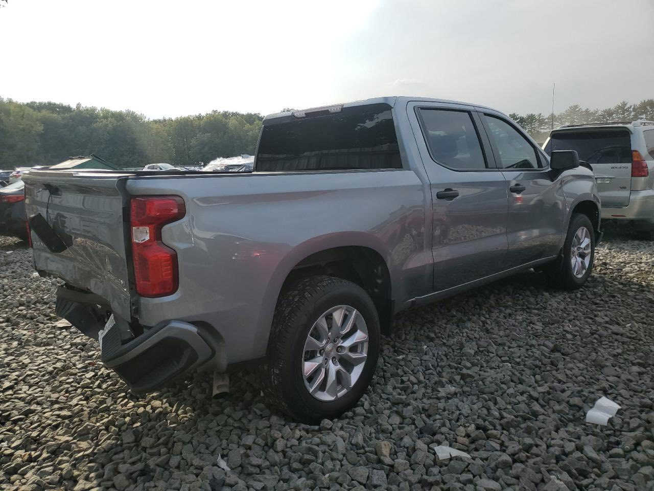 السلام عليكم 
بيكم سلفرادو موديل 24 

باب طويل بدي قصير 

بعدلهاا شهر وتوصل
@
ماشيه 15 الف 

ابيع واصل الاربيل

السعر 170 

***********
