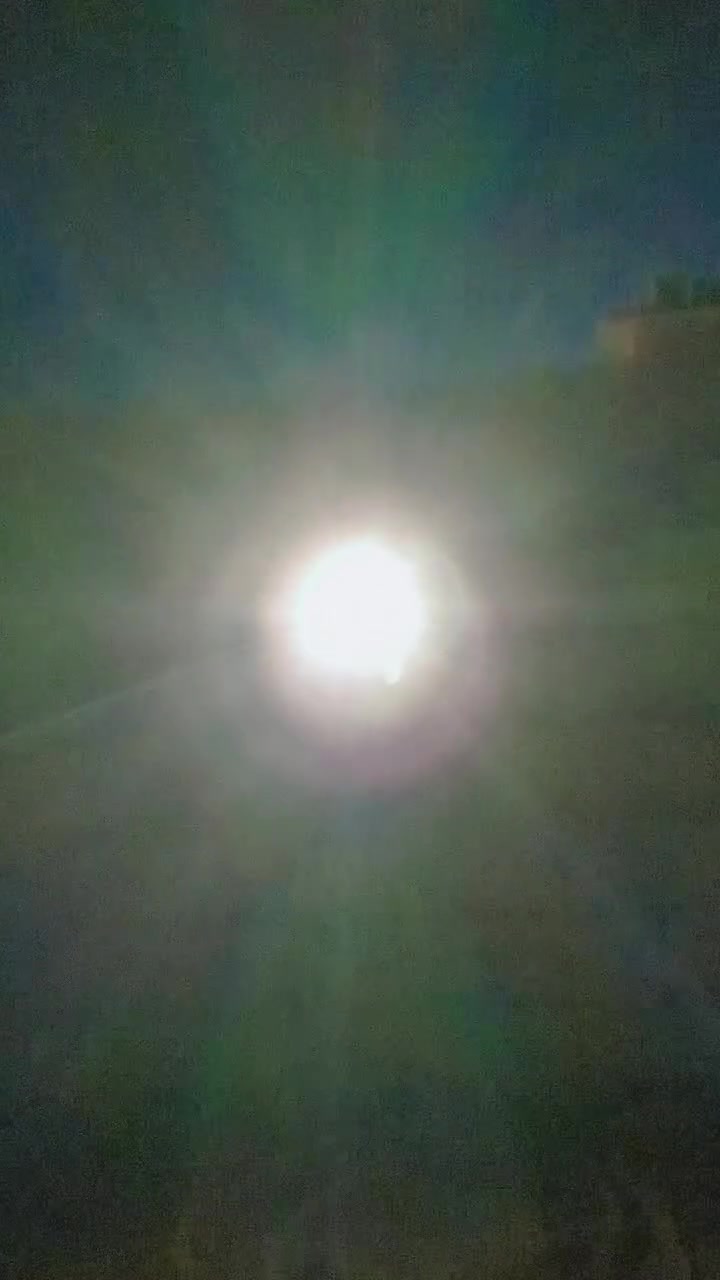 السلام عليكم  كاميرات مراقبه نوعية لهوه كلش زينه و جديد ما مستخدم هوايه ملونه بيها حساس ضوء بالليل و النهال و صوت متكونه من اربع كاميرات سعرهن 150و بي مجال⭐⭐⭐ ع فحص 🌹🌹

للاستفسار ***********
