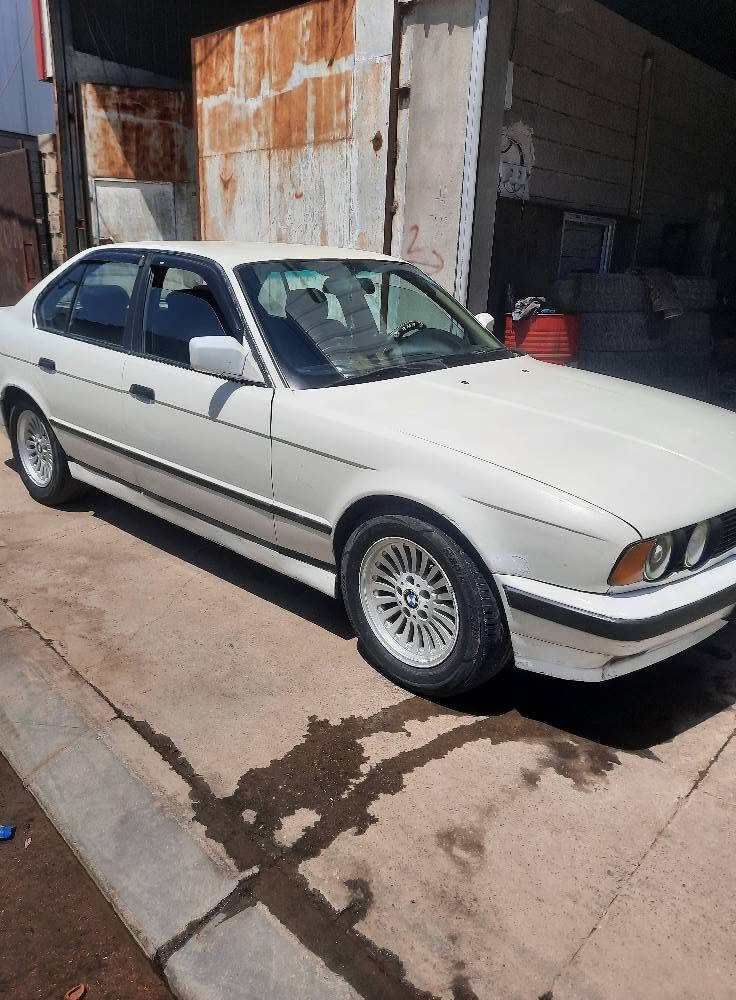 للبيع BMW موديل 1991 كير عادي حجم ٥٢٥ باسمي بيها دفتر بانزين سعرها 45 ورقه وبيها مجال للستفسار اتصال على رقم *********** كركوك, العراق
