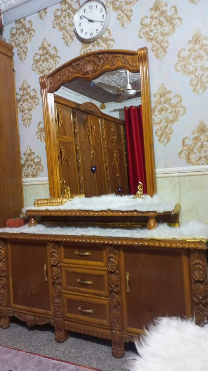 غرفه زان مصريي مستعملهه قليلل نضافه فولل
***********
