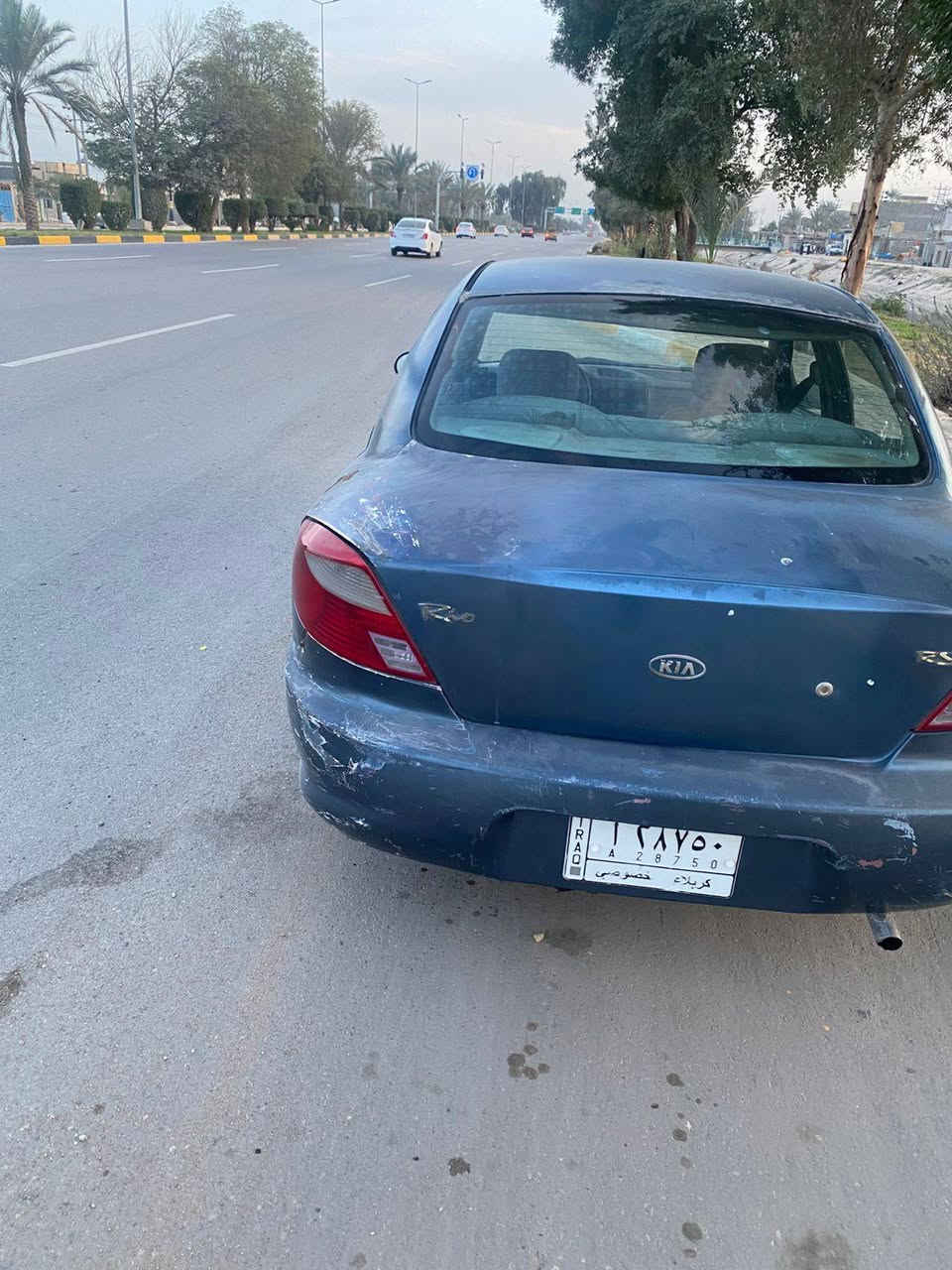 كيا ريو موديل 2002 سيارة بلادية فقط لونها جارد رقم كربلاء وراعيها موجود بكربلاء  اوتوماتيك، كهربائيات كلها شغالة، تبريد شغال فول ، تخم تاير جديد، كير مكفول ، المحرك لاتنقيص ولاتبخير مكفول مكاني كربلاء 
*********** ابو فهد عين التمور, كربلاء
