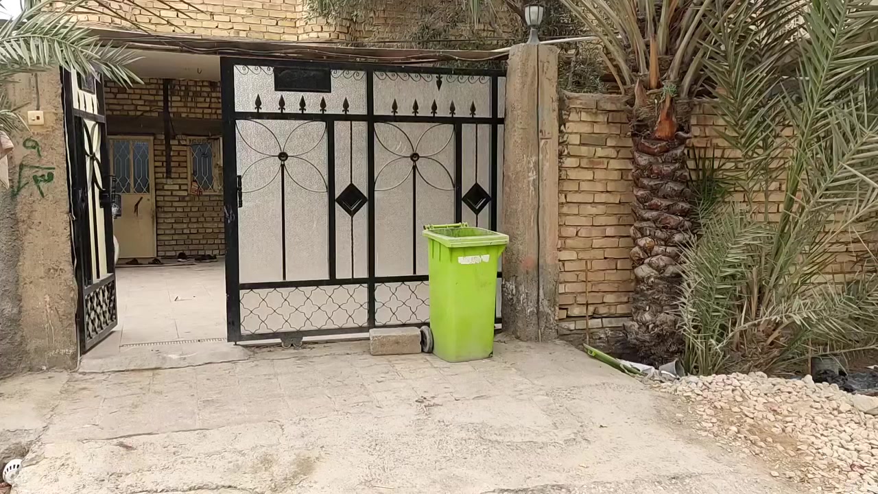 الدار للبيع طابو صرف طابق ونصف خلف مؤسسة العين للأيتام حي السجاد (ع)
المساحة 240م

استقبال+مطبخ+ثلاث غرف نوم +هول داخلي ومجاميع صحية

لديه وجهين وجه على شارع امامي  10م  ووجه على شارع خلفي 10م 

للاستفسار ***********
