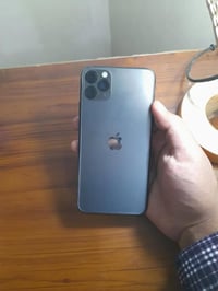 آيفون ١١ برو ماكس • ٦٤ • بطاريه ٨١%