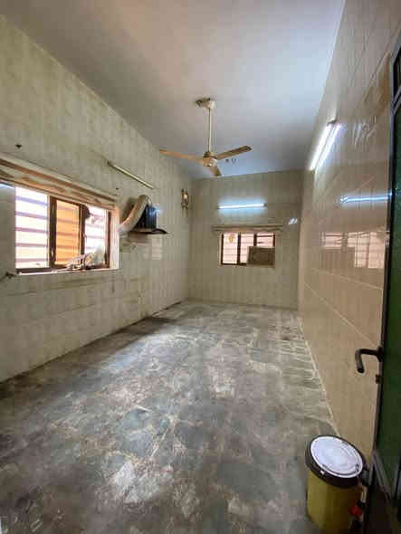 دار فخم للبيع في طوزخورماتو 

طابقين طابو ملك صرف

المساحة : 237 متر مربع  الواجهة : 15.20 متر

المحتويات : حديقة + كراج يتسع 3 سيارات + استقبال كبير + 4 صحيات + 6 غرف نوم + سرداب كبير 

بناء درجة اولى ارضية مرمر

الموقع : الفلكة قرب روضة السلام الاهلية

للتواصل : *********** - *********** 

عنوان المكتب : الفلكة مقابل عماد السماك
