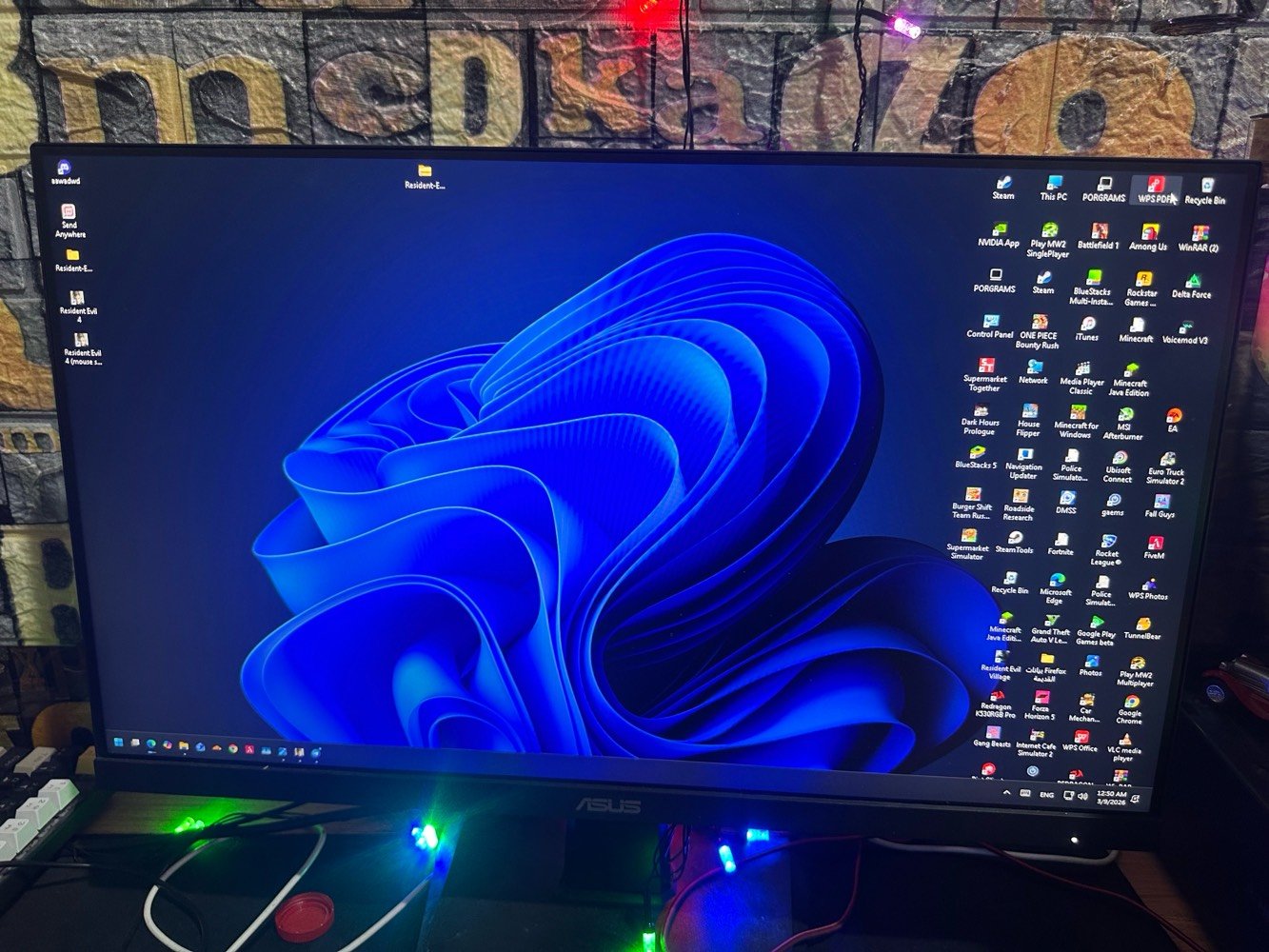 السلام وعليكم

شاشه ASUS  

VA24E

100 hz 

تدعم منفذ hdmi فقط 

مستخدمه قليل وياها واير hdmi 100 hz

وواير الطاقه 

سعرها 90قفل قفل  ماخذها ب135 قبل كم شهر 

ماعندي توصيل مكاني بغداد دوره ***********