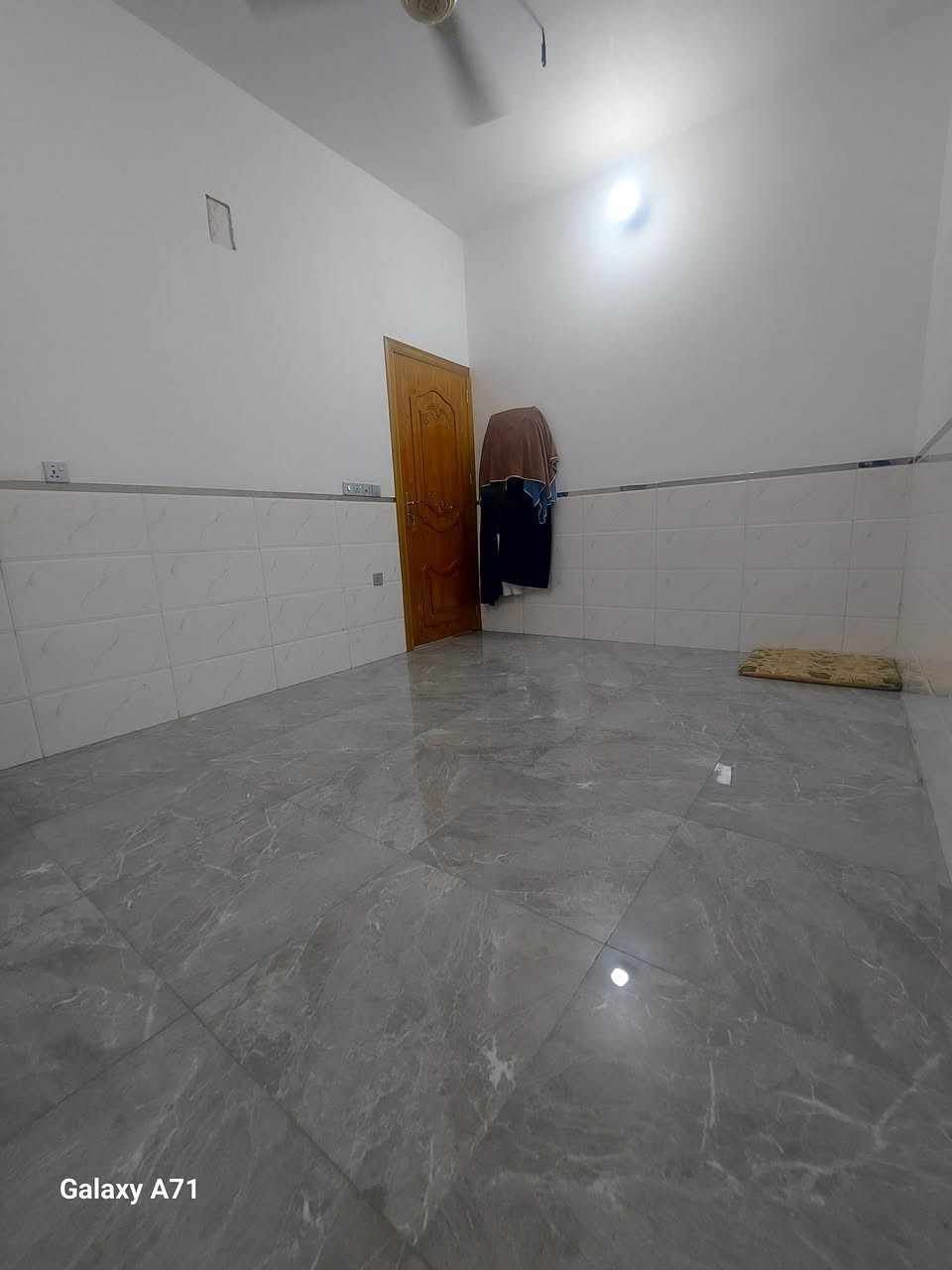 بيت للبيع ١٠٠م
رقم العقار 19050
خلف المستشفى التركي 
طابقين شارع 20  وساحه قرب متنزهات العتبة شارع الساله
خدمات كامله مي مجاري كهرباء تبليط رصيف  مدارس ابتدائي ومتوسط وعداديه 
خط كيات 
استقبال وصاله وثلاث غرف نوم ومطبخ و ثلاثه حمام 
بيت جاهز من كلشي السكوف والاساس صب الجدران طابوك 
الداخل كامل جص و بورك و سيراميك الارضيه كرانيت 
البنيان جديد 2025

***********
***********
