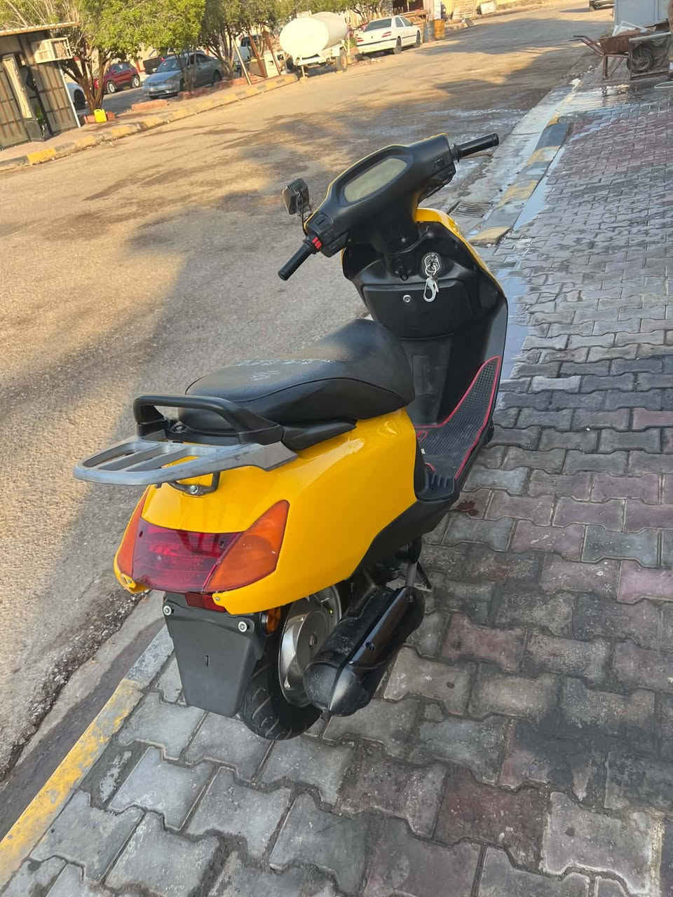 سلام عليكم دراجه سبيسي للبيع ماليزي دراجه نضيفه خير من الله مستعجل علابيعتها الدراجه مجفته تجفيت مكفول  رقم راعيها ***********
