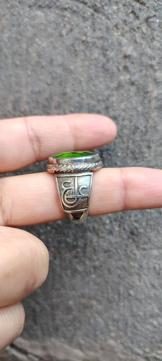 زبرجد افريقي صياغه يدويه ثقيل جدا الفضه 925  جميل جداً جداً  السعر خاص


**إذا كنت صاحب هذا الإعلان وتريد حذفه لأي سبب، رجاءا أرسل رسالة إلى الدعم الفني**