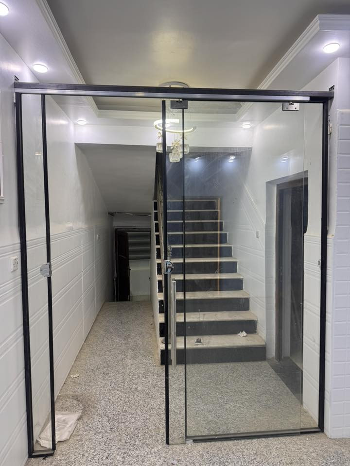 سلام عليكم للبيع جامخانات جدد غير مستخدمات نهائي وحدة قياس عرض 235 ارتفاع 245 والثانية عرض 4 متر والارتفاع 230 مكان ديوانية شارع الاطباء ***********
