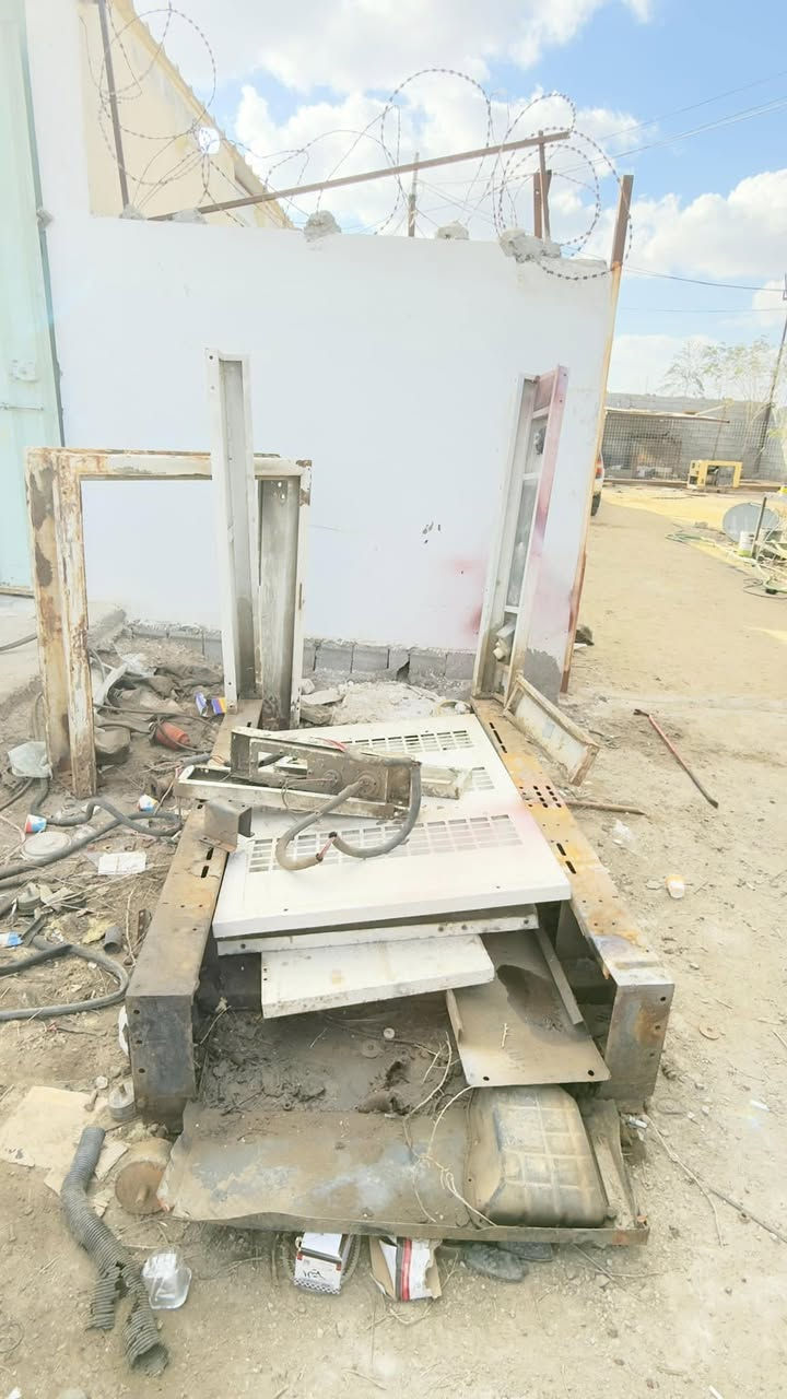 سلام عليكم 
كاتم للبيع 
مفصخ كما موضح 
السعر 3 ورقات 
العنوان ديالى 
***********
