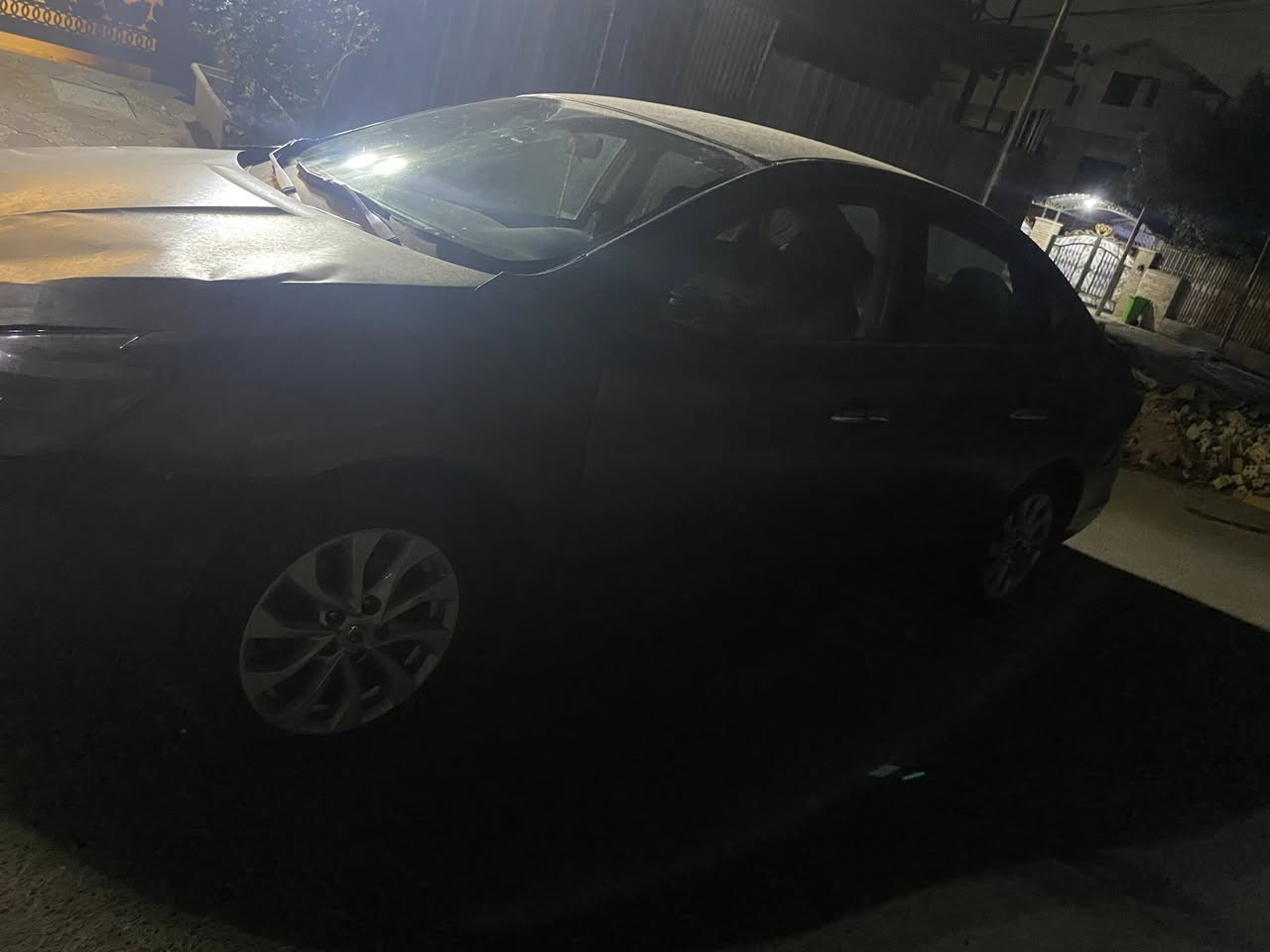 نيسان سنترا للبيع موديل 2018  ألون رصاصي أمريكي بيها بنيد وجاملغ رقم بغداد ***********
 موجود وتساب
