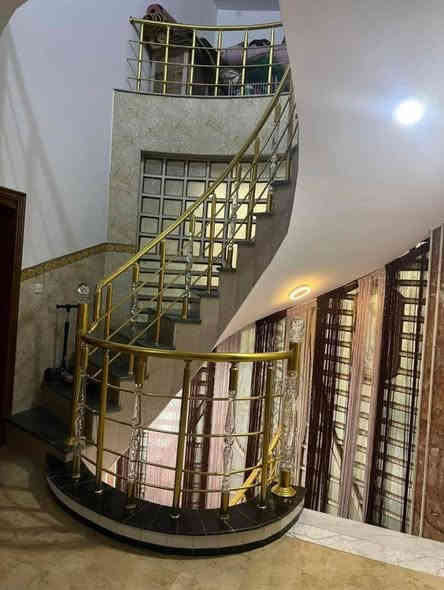 اللهم صلِّ على 🌼محمد وآل محمد 🌼🇮🇶

دار 155م  حي نصر مهندسين ركن طابقين مربع 
الاساس صب والسقف صب بناء حديث مثل ماواضح باصور والمكان مميز جدا والجيران ذهب صافي اشتري جار قبل الدار قريب عل شارع كربلاء. باشريط. شغل هندسي 
أستقبال وغرفة وصالة ومطبخ حار وبارد وصحيات داخلية وخارجية ومكشوفة والطابق الثانى 3غرف نوم وصالة وصحيات وسطح بناء حديث والمكان مميز جدا 
شغل جناي مثل ماواضح باصور 
السعر بعد المعاينة (365مليون بي مجال للشراي 
اتصل 

مكتب المشكاة للعقار 
***********
