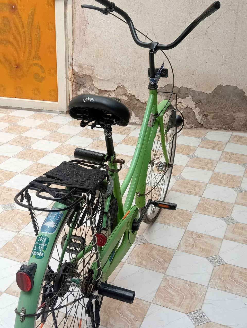 بايسكل للبيع حاويه نظيف سعره 100 
***********
