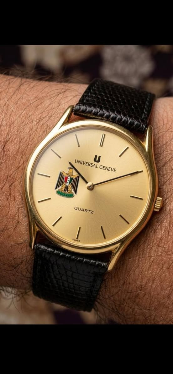 السلام عليكم
#Universal_Geneve
#يونيفرسال_جنيف .
إنتاج سويسري 
SWISS MADE
قديم 1980 Vintage فينتج
ماكنة كوارتز نظام الميلين وأبعاد 33_36
ملم كلاسك رسمي طلاء ذهب
مع مينا لون ذهبي .
وهي قطعة كلاسيكية مميزة
تحمل شعار الجمهورية العراقية .
وتعتبر من الساعات التذكارية ذات القيمة التاريخية
التي كانت تصنع
بطلب خاص من الحكومة العراقية في تلك الفترة لتقديمها كهدايا دولية تذكارية او لتكريم الشخصيات الهامة والمسؤولين .
التواصل خاص  لطفا لطفا .
خدمة توصيل متوفرة لكل مكان


**إذا كنت صاحب هذا الإعلان وتريد حذفه لأي سبب، رجاءا أرسل رسالة إلى الدعم الفني**