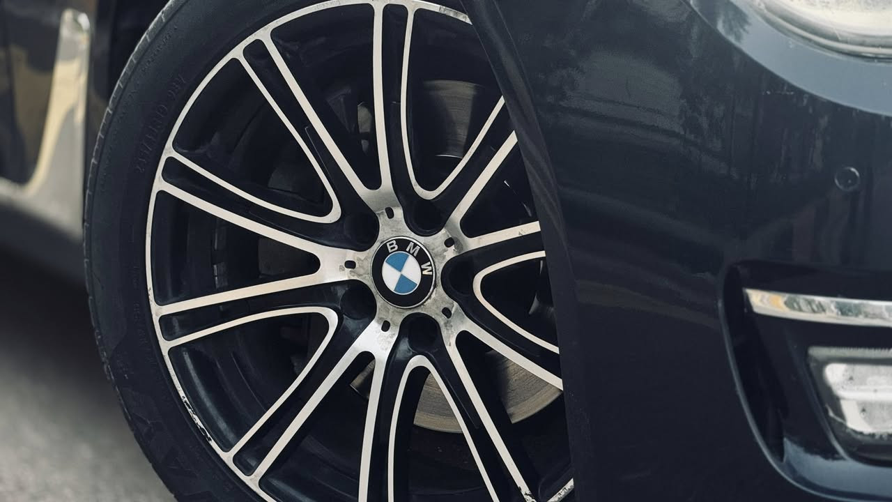 ام عليكم للبيع BMW740iLمديل 2009محدثة 2015خليجي وكالة العروش السيارة تخبل مكينة كير نضيفة جداً فول الفول كشنات مساج شاشة حساسات كامرات كشنات تدفئة تبريد شاشات خلفية سبلات خلفية تبريد ثلاجة بصمة ستيرن محدث عليها إدامة جديدة السيارة تركبها انسة العطل سعر السيارة 178وبيها مجال المكان النجف قرية الغدير الرقم ***********
