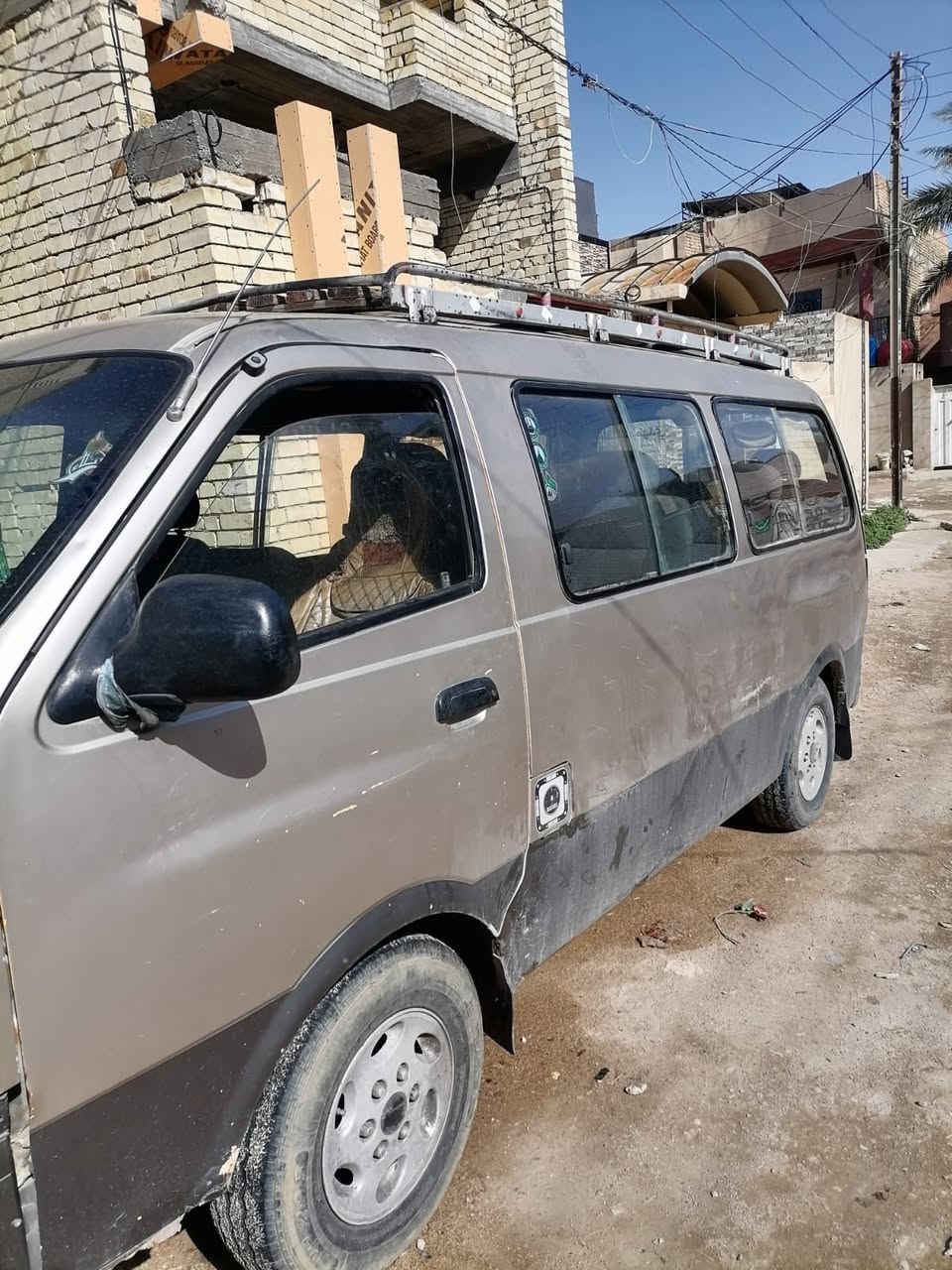 سلام عليكم كيا بريجو موديل ٩٧ سياره حلوه مكينه كير اكسن خير من الله سياره مصفره هيه ومرور وصل خط وبحث سنويه لل 2029 بسمي تحول ثاني يوم *********** السعر ٥٠ وبيه مجال
