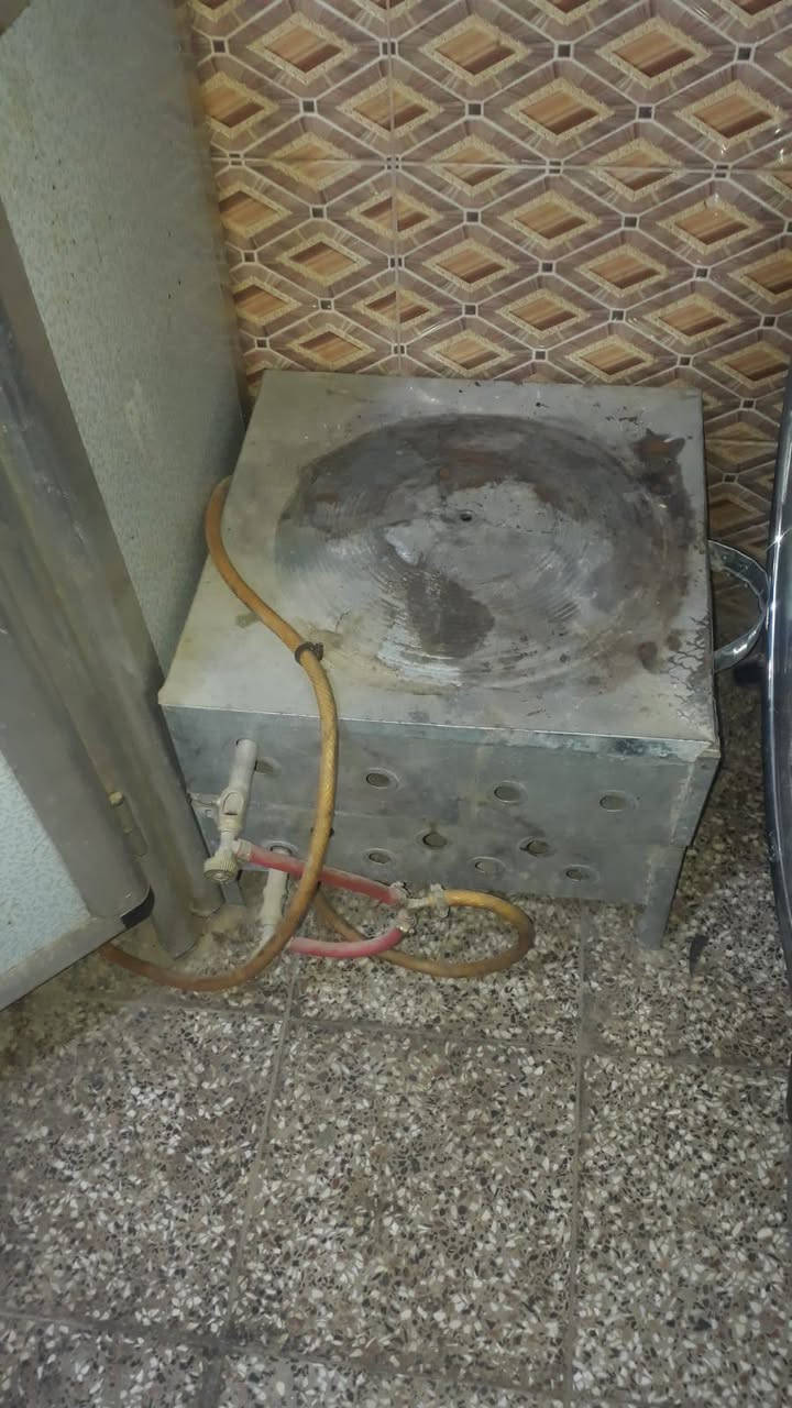 غراض للبيع نجف شارع المطار المشتري يجي خاص او الاتصال ع الرقم ***********
