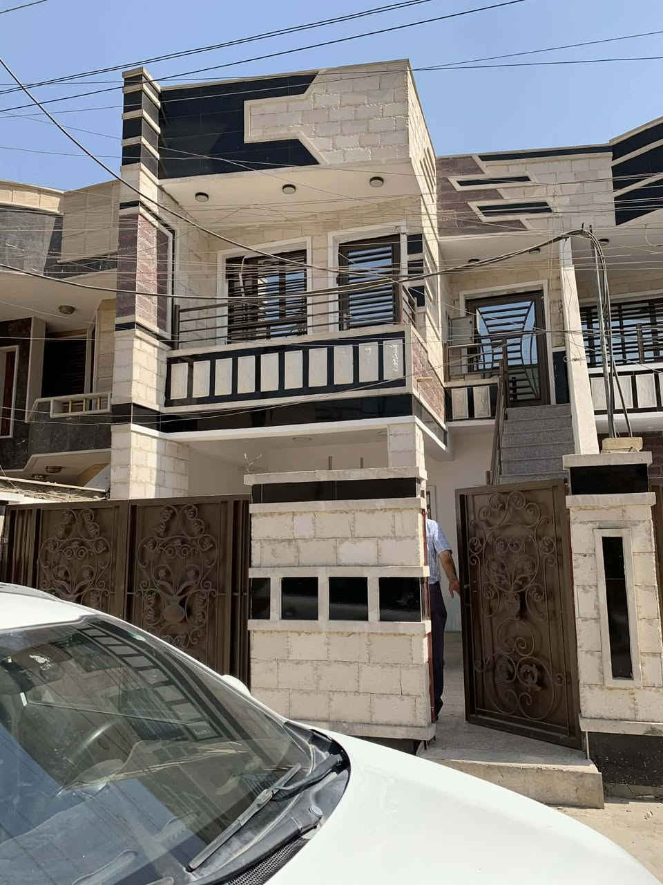 للايجار في السيدية
مشتمل طابق اول مساحة 150م معزول عزل تام 
يحتوي على غرفتين وصالة ومطبخ وصحيات 
سعر الايجار 600
للاستفسار مراجعة مكتب الكرم  للعقار 
او الاتصال على الارقام التاليه 
***********
