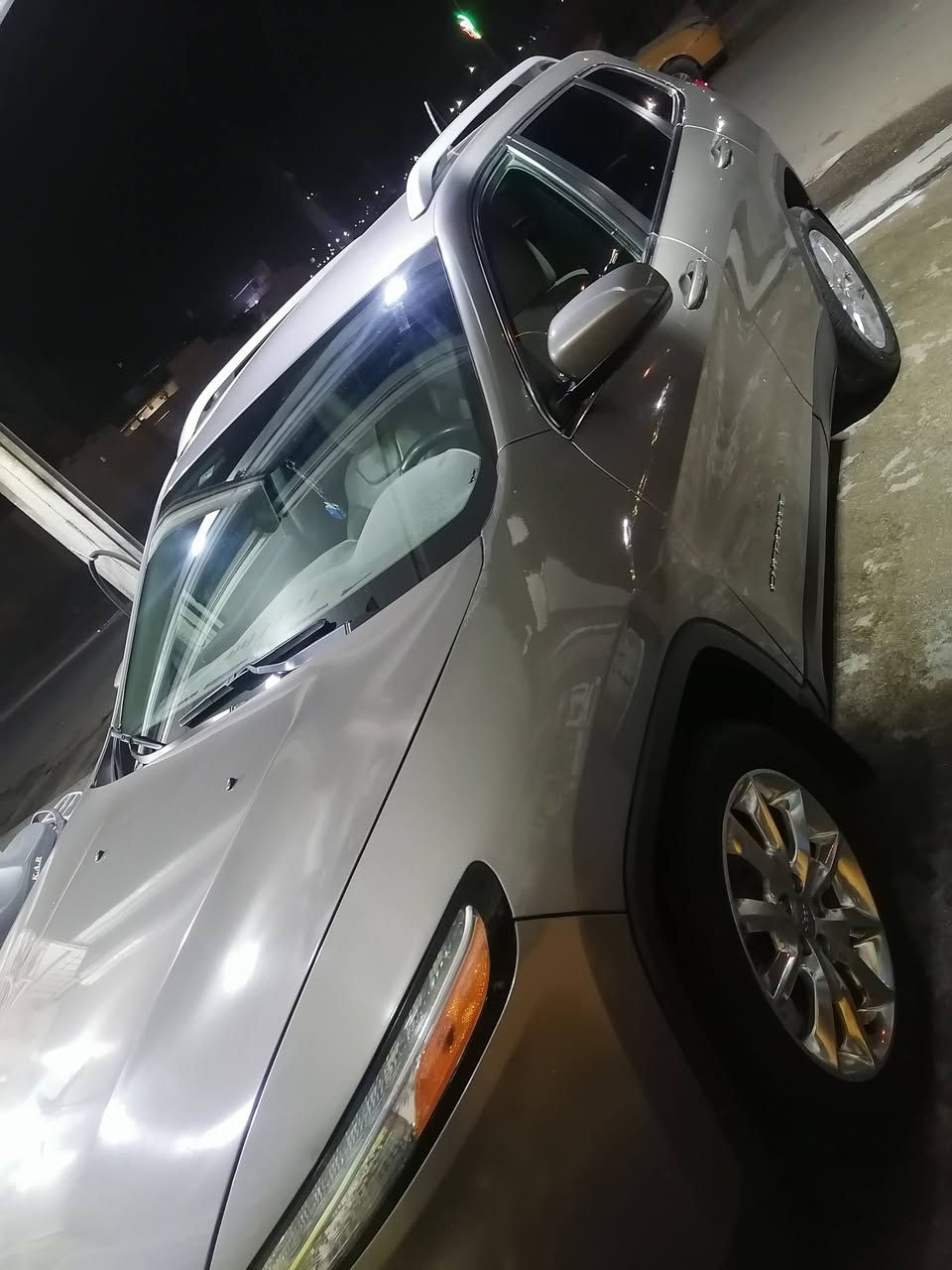 جيب بزون 2016
‏مواصفات ...
مكينة 6 سلندر ٣.٢٠٠
‏تبريد قطعتين 
‏كشنات جلد
لايتات زنون
تدفئة ستيرن وكشنات
‏هاند بريك بصمه 
‏اوتو هولد 
‏لد نهاري 
تشغيل عن بعد
وضعيات قيادة (سبورت و ثلجي وطيني واوتو) 

‏السياره بطاريه جديده 
‏مكينه كير نظيفات جدا 
‏تبريد ثلج
السعر 128 ورقه
التواصل ع الرقم الاستفسار اكثر  ***********
موجود واتساب
