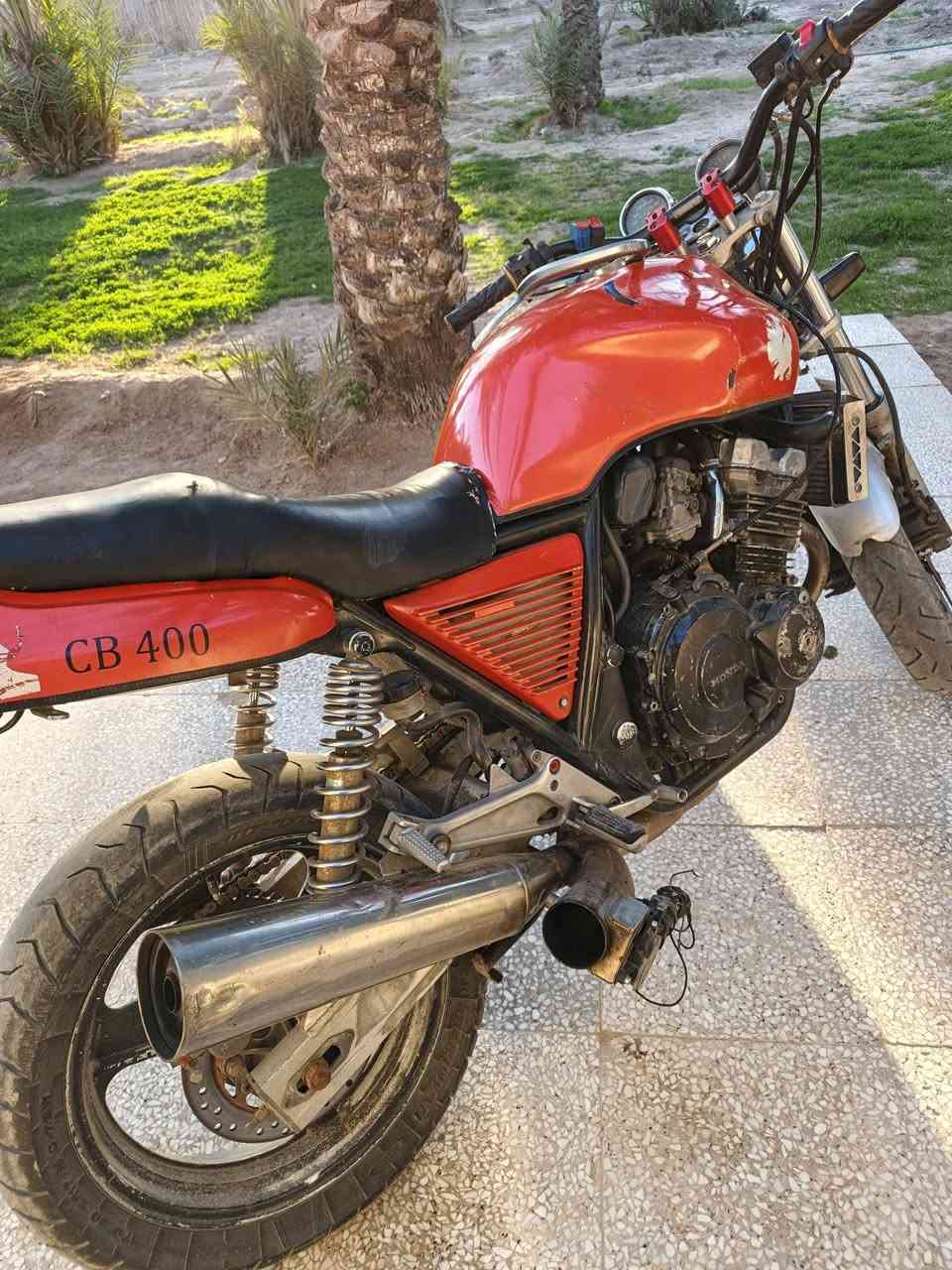 السلام عليكم.. 
دراجه cB400 جيل اول مكينه سوده ١٦ولف مبدل بوشه گير مكفول ضفيره مكفوله صالنصه كاتم ورياضي تايرات نضيفه الدراجه بلكاتها واكفه اكفلك كلشي اوراقها كامله ومنفيسها هم 
مال جناي السعر( مليون ) ترهم مراوس بآيفون 15برو ماكس 
واتساب ***********
         ***********
