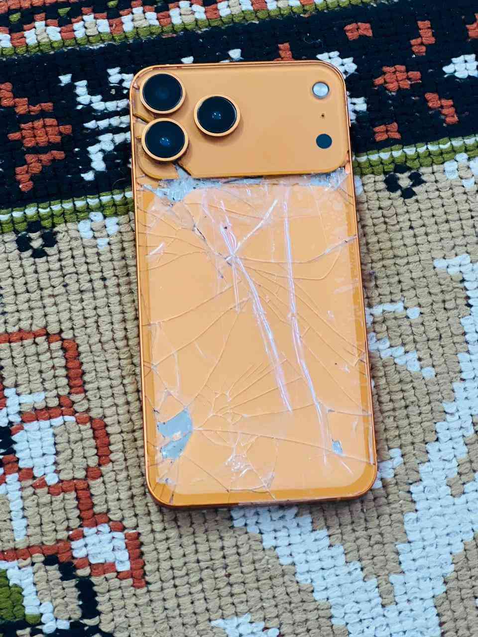 ياالله (السلام عليكم)اكس اس ماكس محور 17برو ماكس تحويره كامله حته شاصي الجهاز بلادي فقط الضهر بطاريه 81بلاديه لا معليه ولا مبدله  فيس ايدي شغال سماعات صوت اتصال جهاز بعد وتر اخون اي قطعه ما مبدل بي السعر 200وبي مجال (***********)اتصال او واتساب وا خاص العنوان الرمادي 5كيلوو
