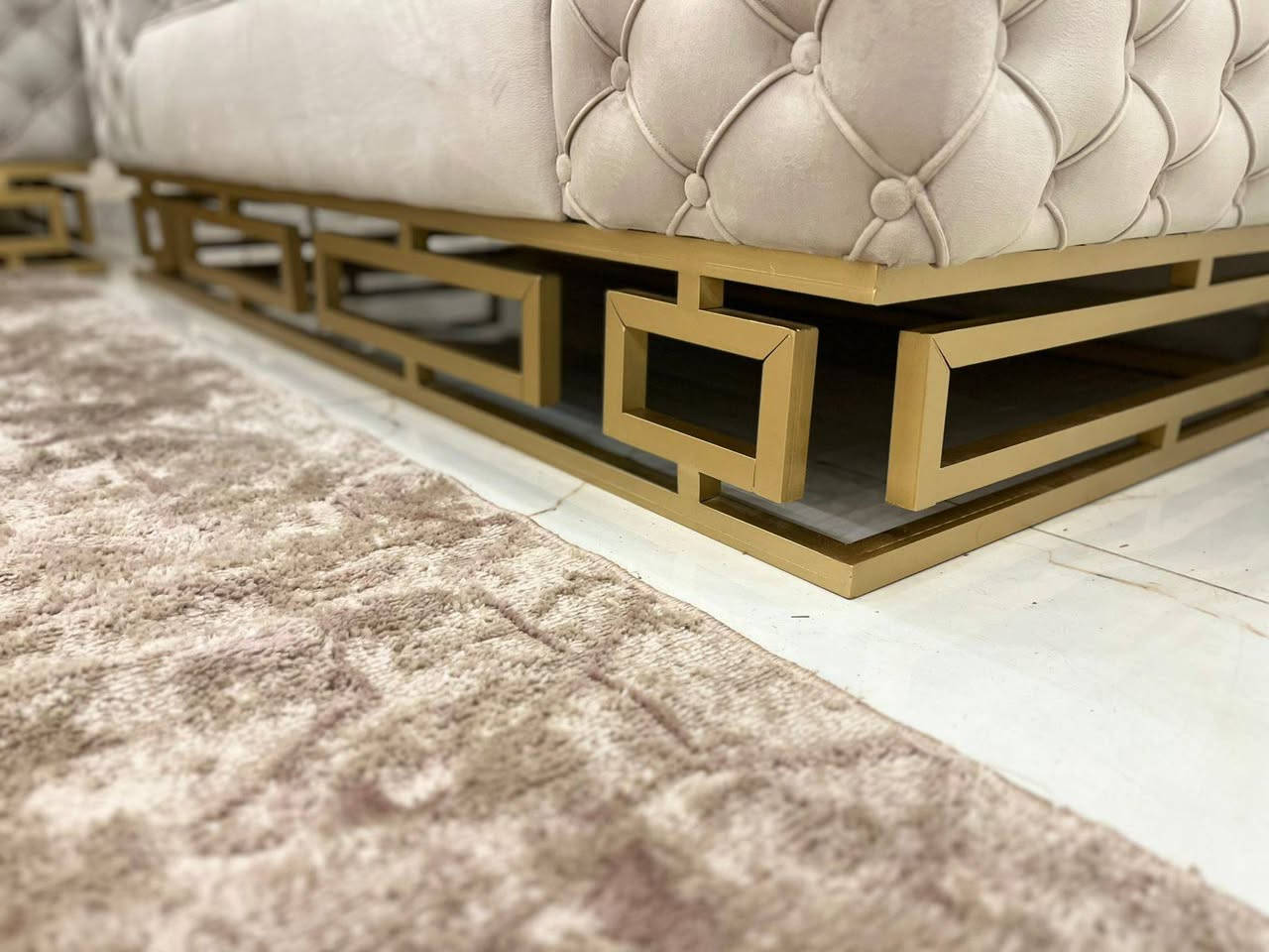 💥طقم كنب 7 مقاعد Modern🛋️ تصميم عصري بمقاعد XL مريحة جداً
⭐جودة الخشب سويد 4 سم للكنب+ 3 طاولات وسط (وحدة كبيرة و2 صغار).


**إذا كنت صاحب هذا الإعلان وتريد حذفه لأي سبب، رجاءا أرسل رسالة إلى الدعم الفني**