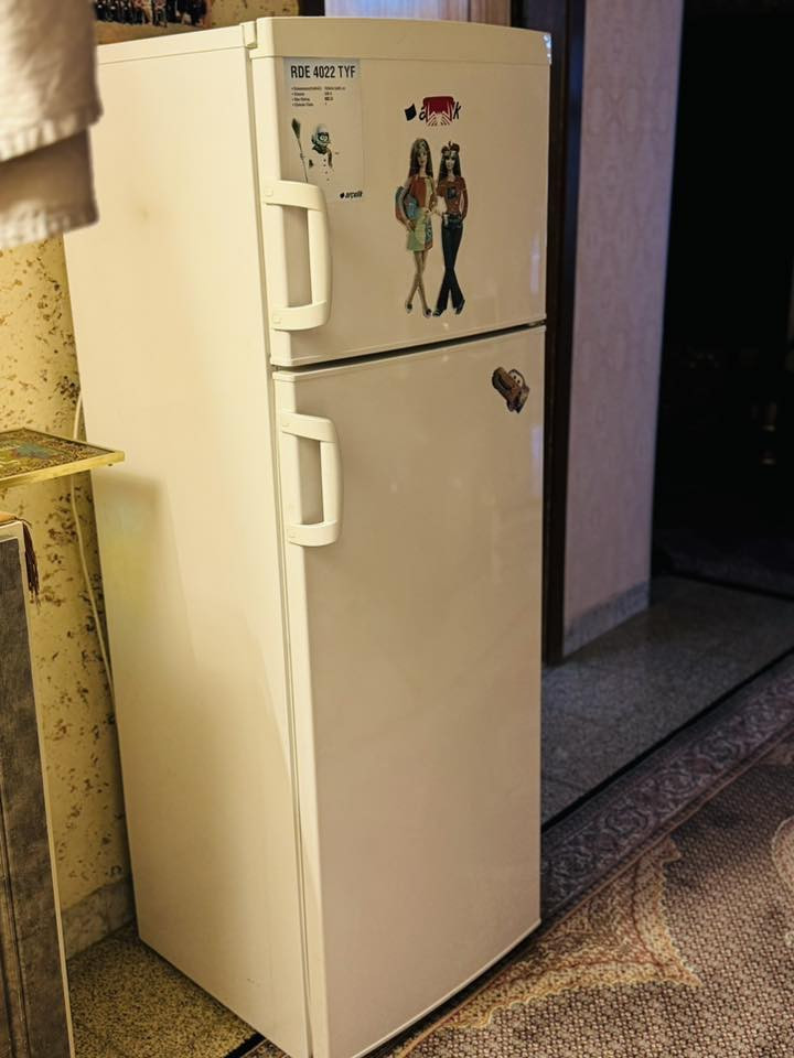 للبيع ثلاجة ومجمدة وميز طعام جديدات ونظيفات مكان حي الجامعة   للاستفسار.  (***********)
(***********)
