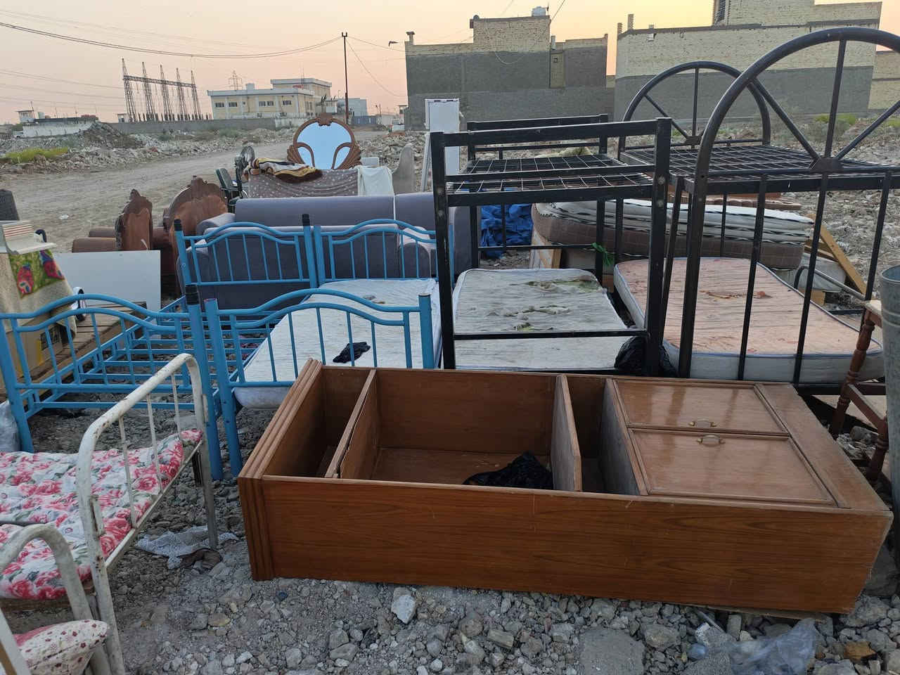 غراض نضيفه ومستخدمه قليل اي حاجه تفيدك راسلني وتس فقط أو اتصال مباشر وهذا رقمي ***********
