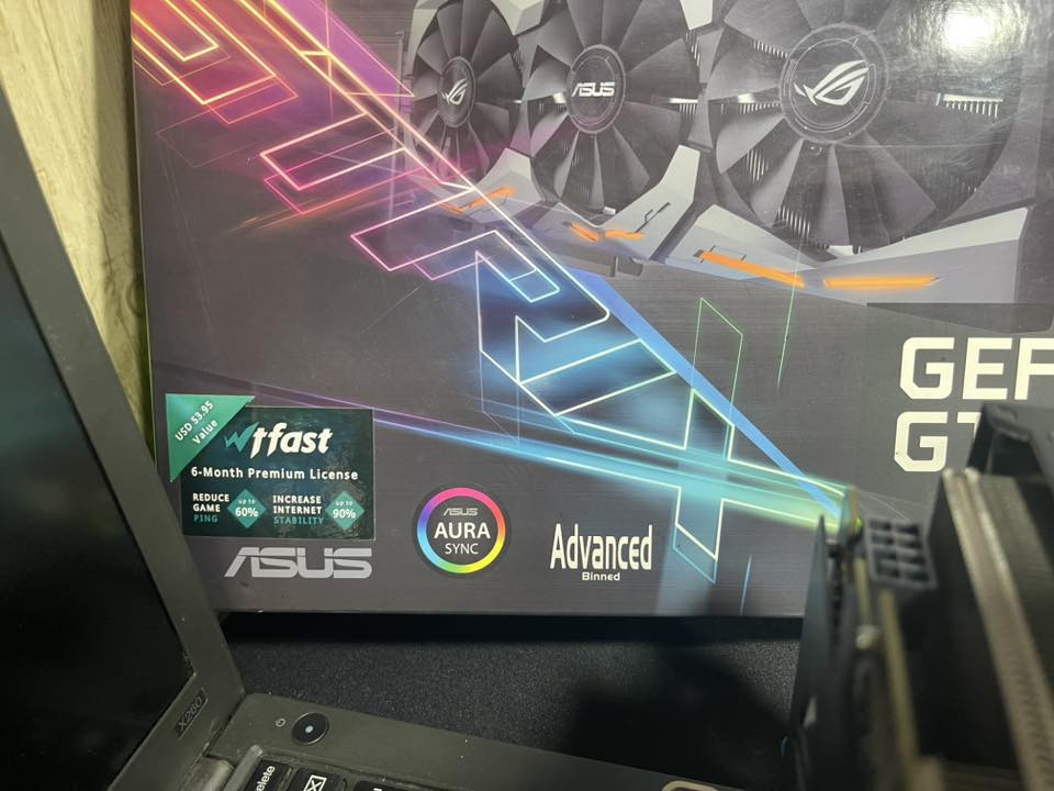 كرت شاشة متوفر توصيل 
يشغل كلشي باعلى اعدادات الترا FHD 
ايسوس روج ستريكس 1070ti 8gb  advanced يطحن 3060 8gb العادي بالاداء الخام بدون dlss وفرق النسخه  عن 1080 بالالعاب 5‎%‎ فقط يجي نسخة ادفانس النادرة بالرقاقه مالته وهو كله نادر  ببرانده وفئته ونظافته وادائه الي لمايعرف عن تفاصيله يبحث عنه 
مع كارتونه مالته بحالة ممتازه كامله كانما جديد وماوس باد سترـكس جديدة حجم كبير  للبيع ب 10 وية الكرت مجانناً 
كرت (بستيكر الشركة غير مفتوح )
كرت ثلج 
*********** واتس & اتصال 
فيس مهمل 🚨
بس الشراي يراسل او يتصل وضحت كل تفاصيل 
تعلق مراح اشوف تعليقك
