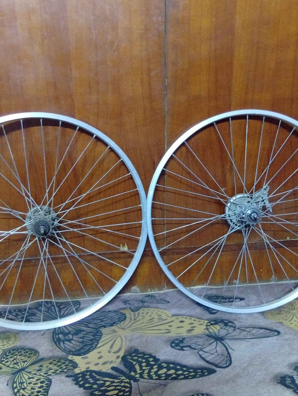 تخم تايرات بايسكل بناتي عدد4 أحد التايرات يحتاجله جوب مع سيبايه *********** واتساب
