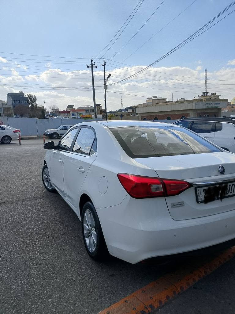 mg 360 
2019 
بێ بۆیاخ 
کەمێک ساردی هەیە
سەنەوی بەسەر چوە 
مواسەفاتی شاشەیە 
سوکان ڤۆلیۆمە
تەحدید سورعەیە
گێڕ شەفەتە
ئاوێنە کارەبایە
گڵۆپی تەمی هەیە
گێڕ تەرحوو ئۆتۆماتیک گێڕی ناو بەفری هەیە 
گێڕی سیڤیتی نیەو 
تازە ڕۆنی ڕۆنی مەکینەم تازە گۆڕیوە بەس ڕۆنەکەی 90000پێداوە  گێڕوو مەکینەی وەک چاو بێعەیبە 
100000 هەزاری حەقیقی ڕۆشتوە 
سەیارەیەکی نەرموو خۆشوو 
بێ مەسروفە .
ژ.م خاوەنی.
*********** السليمانية, العراق
