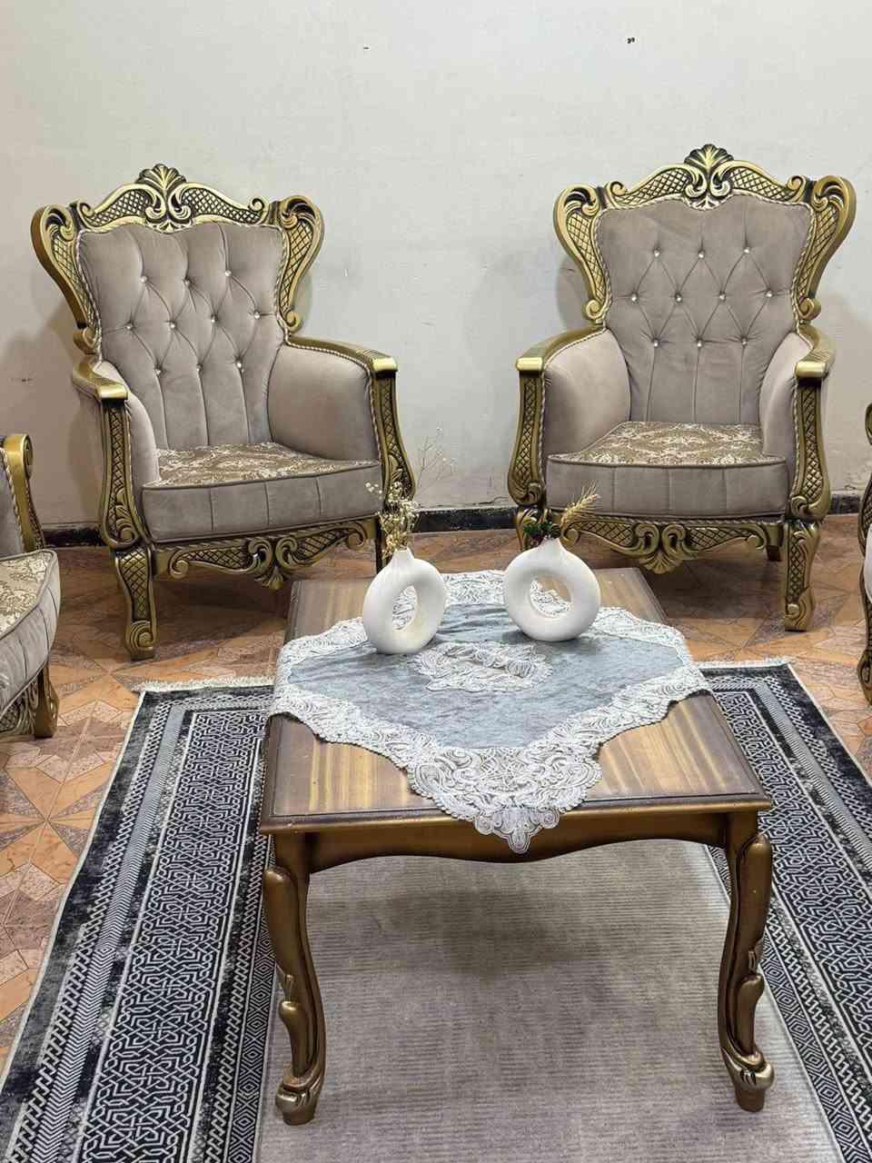 تخم زان تركي ١٠ مقعد مع ميز وسطي نضافه فول اخو الجديد ولا غلطه استعمال قليل ***********
