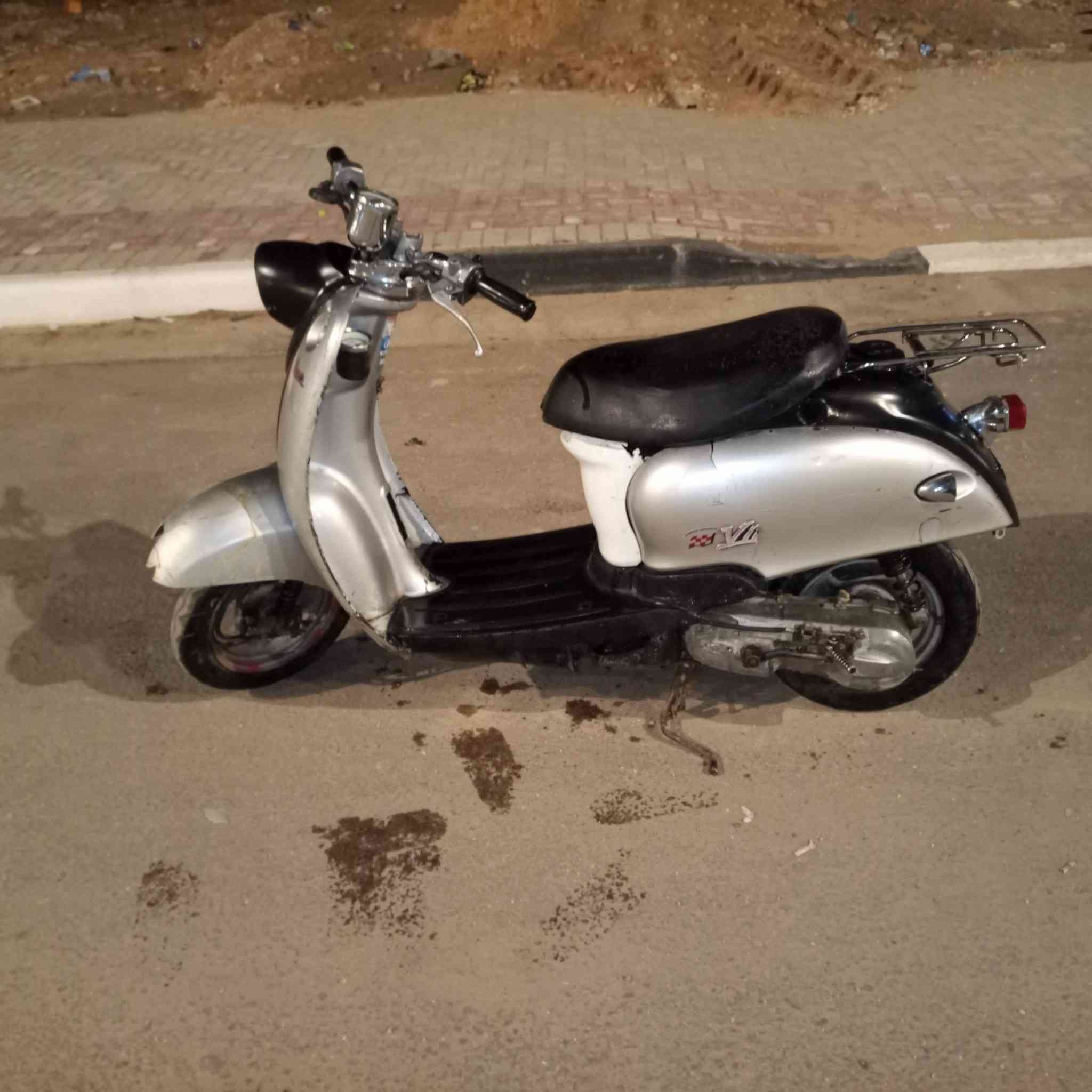 دراجه عبد الحليم دراجه حلوه
مكينه ناعمه شلعه حلوه شاصي مكفول 
دراجه نقصه فقط اشاير دراجه جيب اي مصلح وفحص
السعر 150وبيه مجال حك الجيه كربلا حي الرساله ***********
