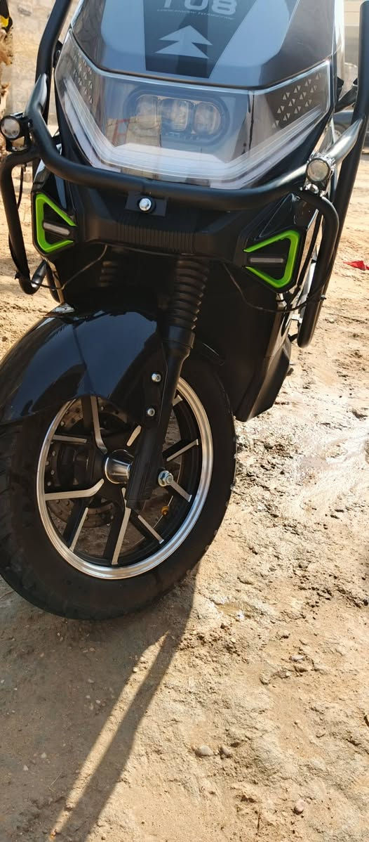 سلام عليگم
دراجه سكنس سبورت موديل 2025🔥
موصفات الدراجه 🔥
ملف 2000 واط 🔥
باتري عدد 6  34 امبير +72 فولت يعني تمشك مسافه گلش بعيده بحدد 80 گيلوو.🔥
3سرع السرعه 80 حقيقه بتطبيق ويز 🔥
دراجه بيهاا نضام امان مانع سرقه 🔥
عدد بصمات 2 + سويجات 2 🔥 
نضام البريگ هايدروليك خلفي امامي قوي 🔥
سعر الدراجه 725 وبي مجال رقم ***********
