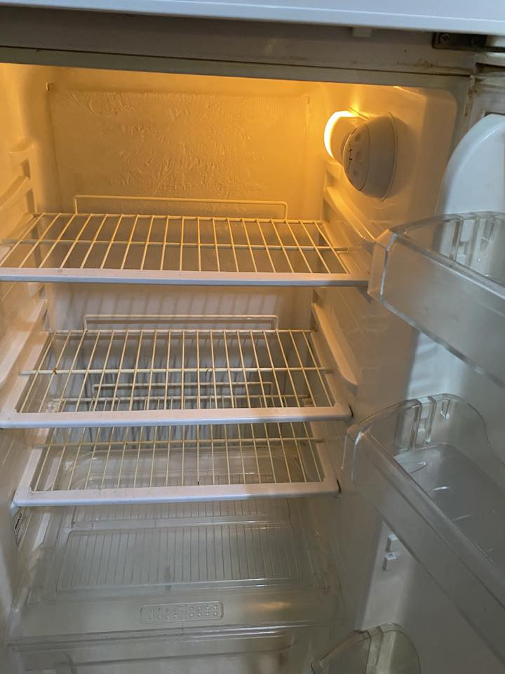 ثلاجه نظيفه تبريد كلش زين موضح بالصور السعر 175 وبيه مجال


**إذا كنت صاحب هذا الإعلان وتريد حذفه لأي سبب، رجاءا أرسل رسالة إلى الدعم الفني**